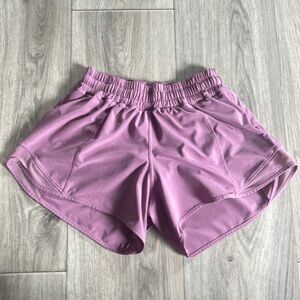 Lululemon Hotty Hot Low-Rise Lined Short in Velvet Dust Size 4